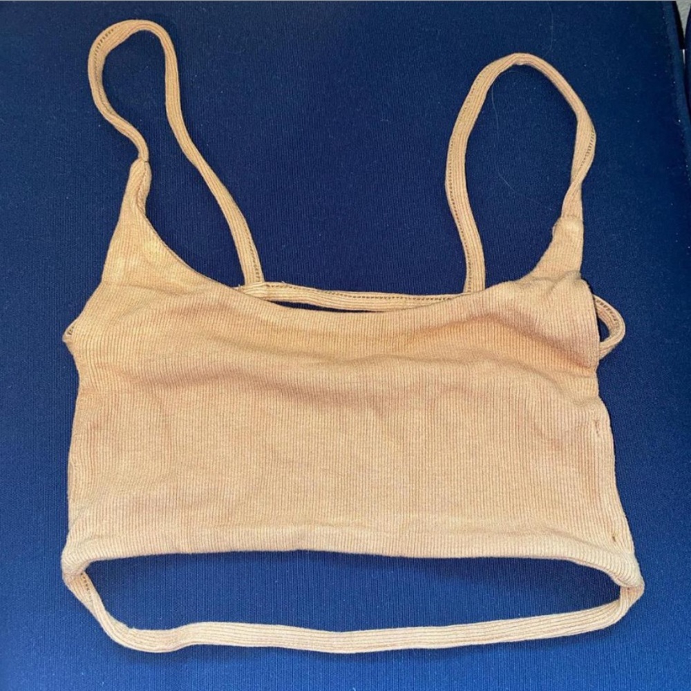 light beige cropped top with cut back cutouts! Only used once, super soft 💟